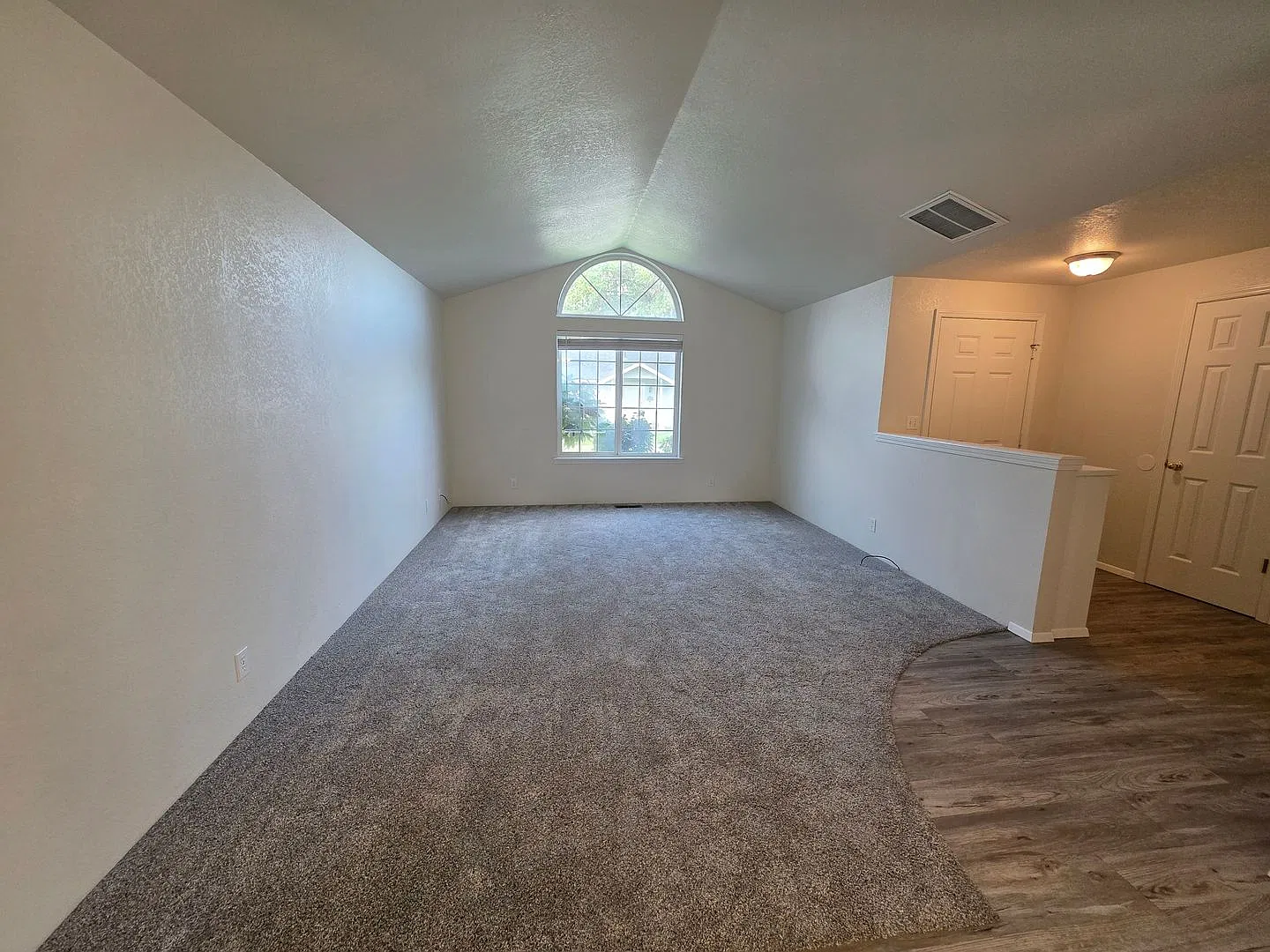 Comfort and Charm on Cloverlawn Dr! — Photo 2