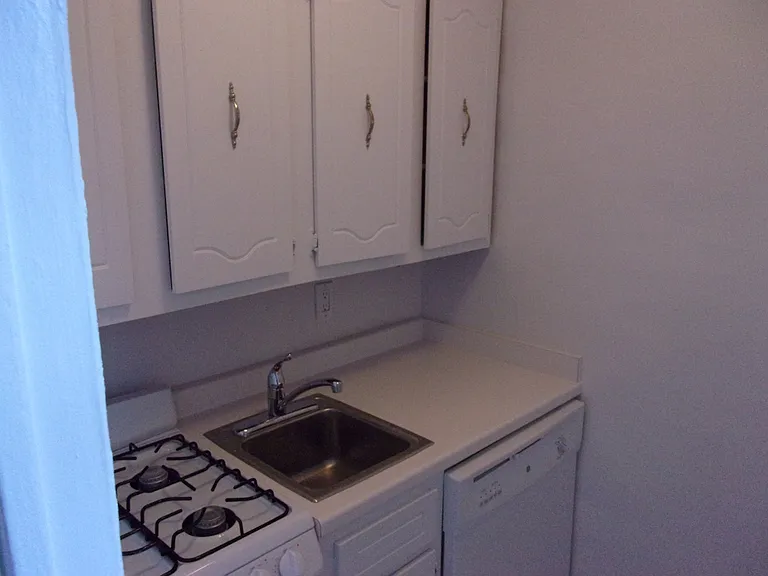 108 E 38th St #1101 — Photo 4