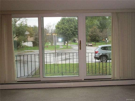 2nd image of 28 Park Lane Ct