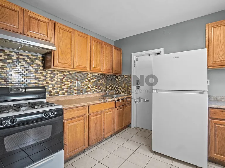 72 Mowry St #3R-3 — Photo 2