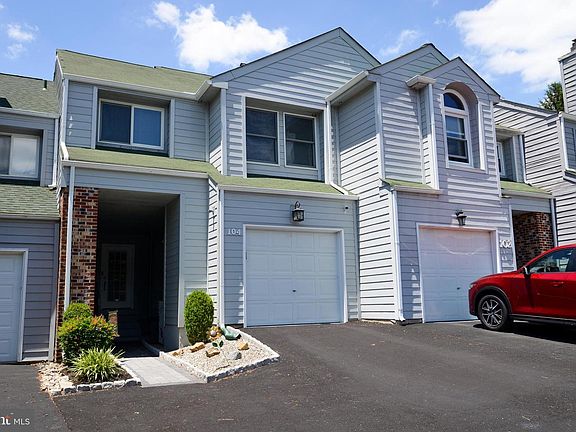 2nd image of 104 Briarcliff Ct