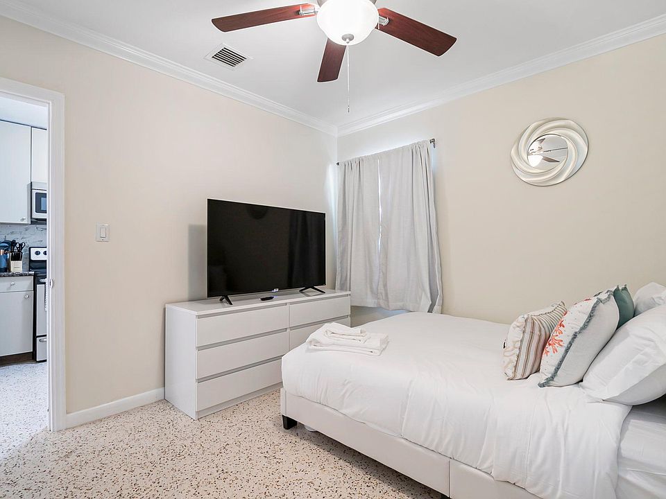 1st image of 802 N J St APT 2