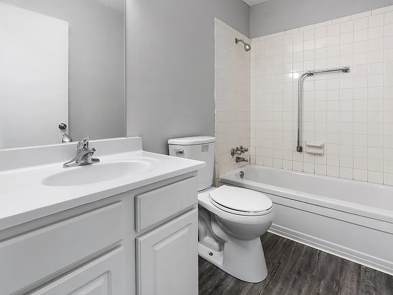 Riverview Apartments — Photo 9