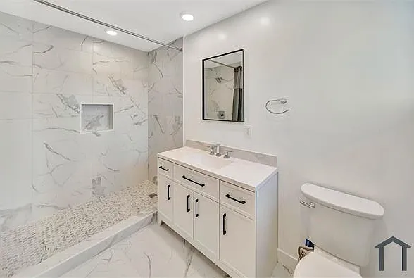 1584 W 37th St #1 — Photo 8