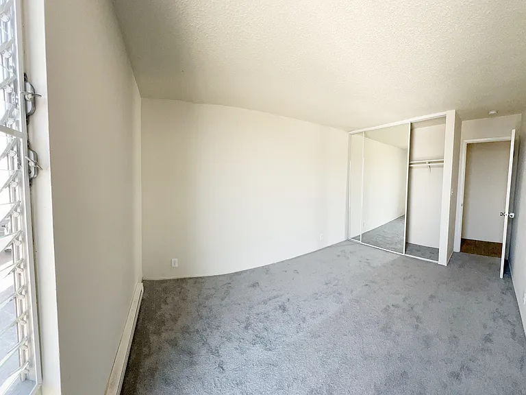 Otis Terrace Apartments — Photo 19
