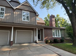805 N 131st Plz, Omaha, NE 68154