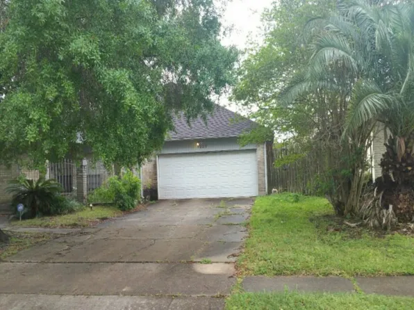 7827 Wolfield Ln, Houston, TX 77071