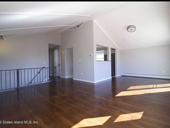 3rd image of 287 Lamport Blvd #2