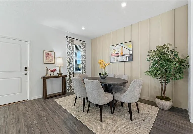 628 Devon Aly — Photo 3
