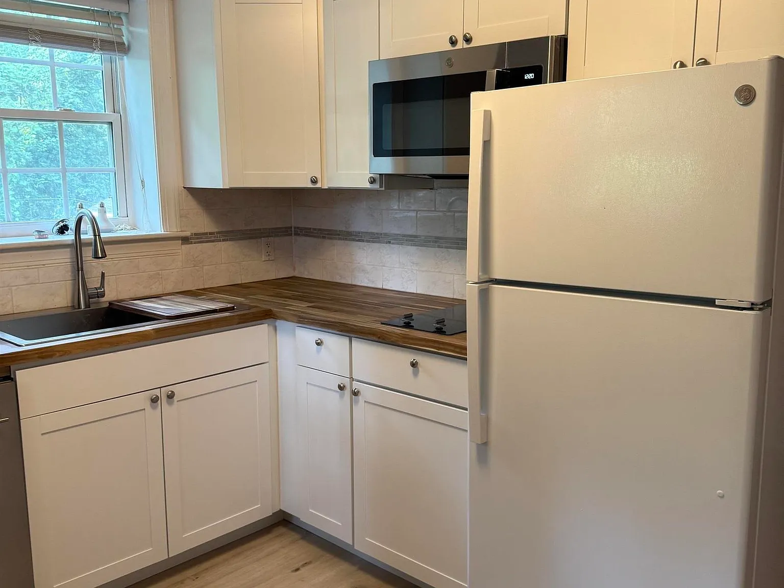 1 bed, 1.0 bath, 692 sqft, $1,200 — Photo 3