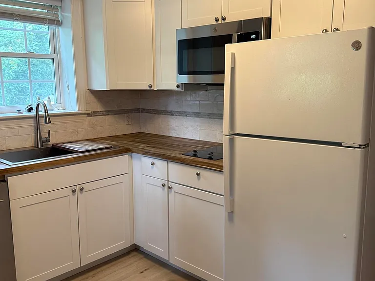 211 Shamrock Rd #B — Photo 3