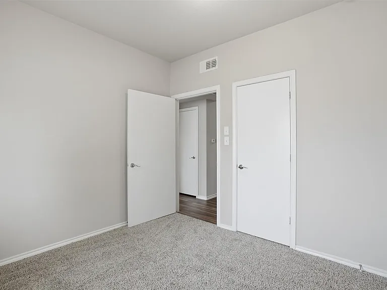 514 E Hazelwood St #B — Photo 23