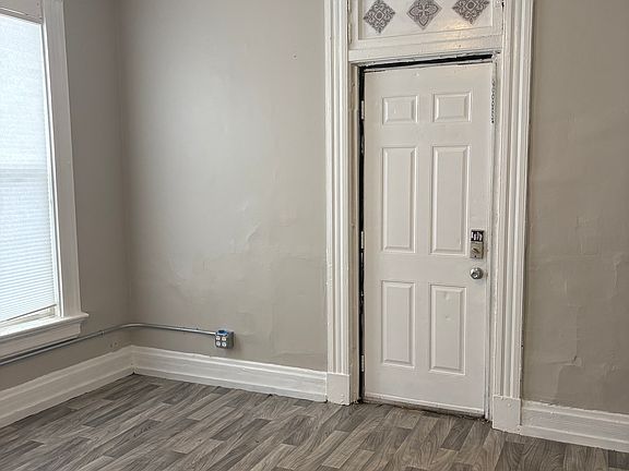 5th image of 446 N 6th St APT 1