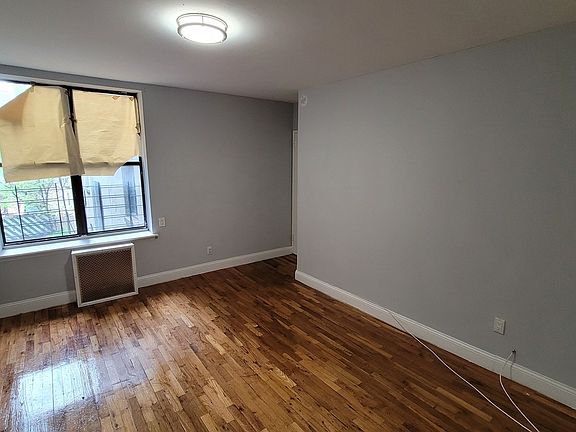 5th image of 926 Bronx Park S APT 2E