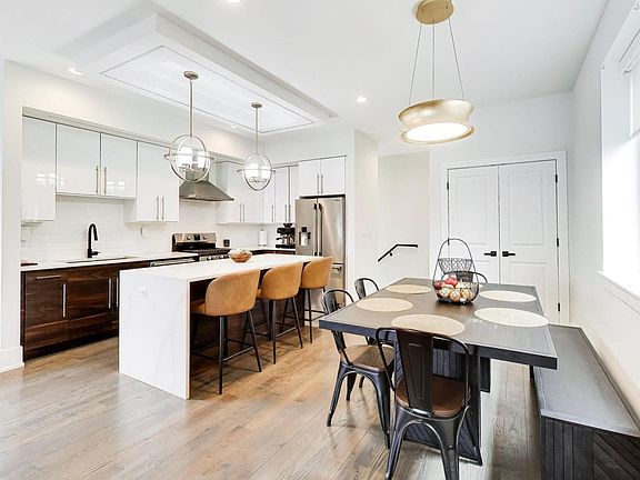 5th image of 1818 N Sawyer Ave #1W