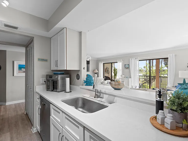233 NE Edgewater Dr #104 — Photo 11