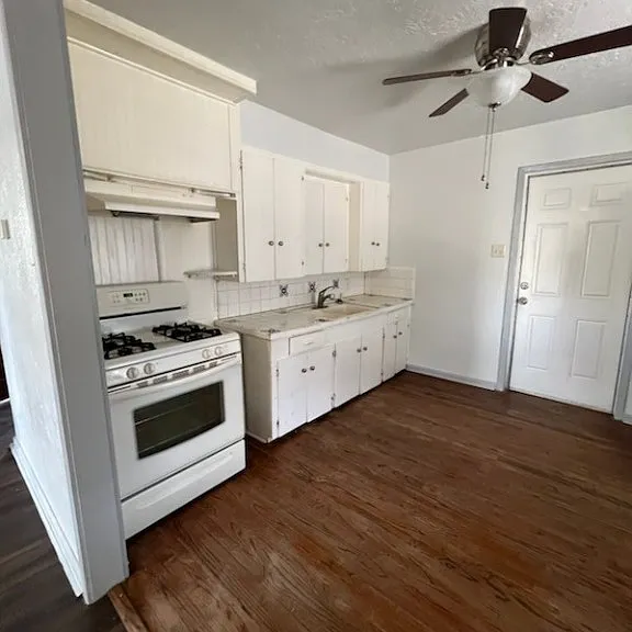 813 E Kenedy Ave — Photo 2