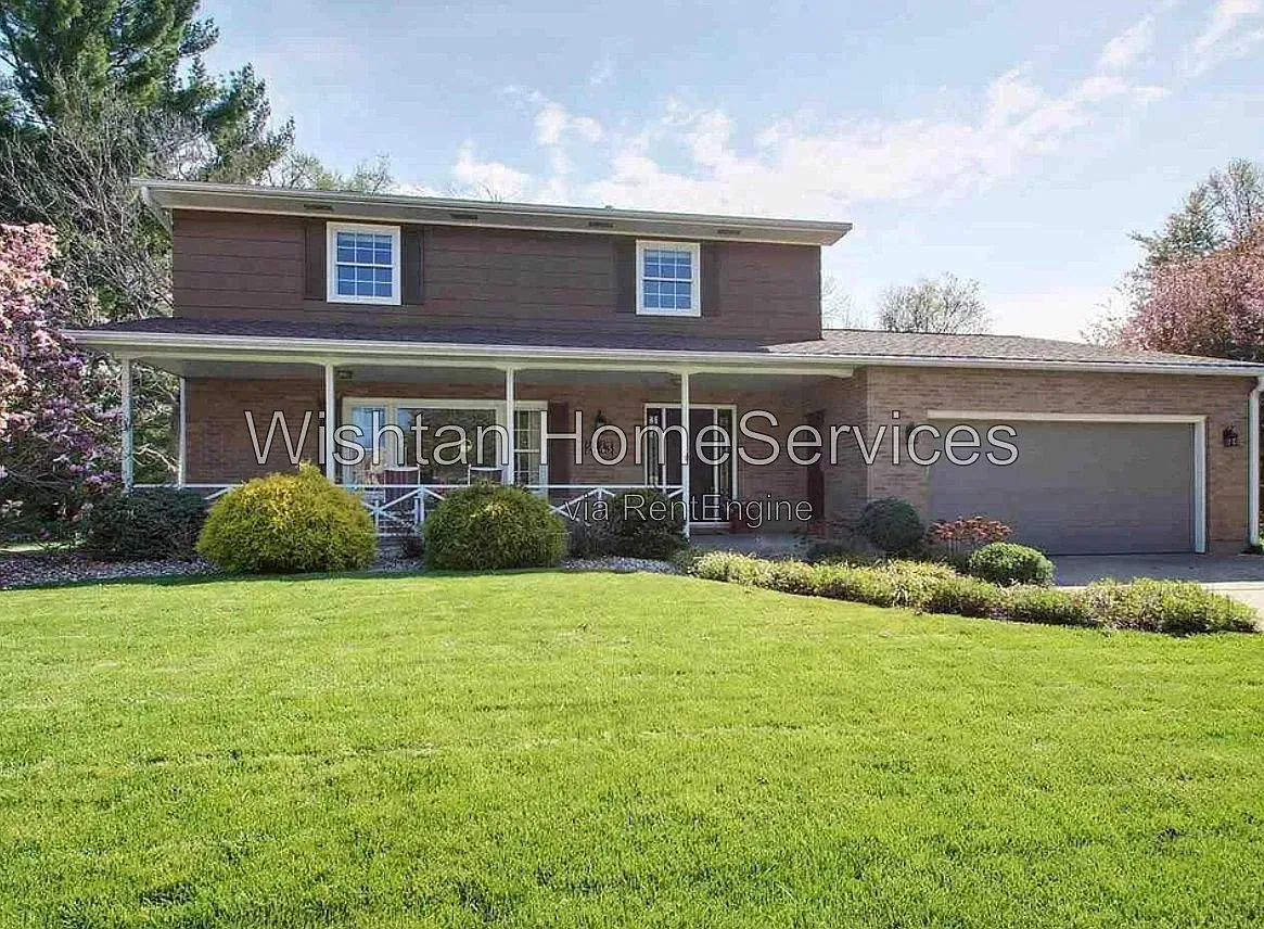 4 bed, 2.5 bath, 2210 sqft, $2,600 — Photo 1