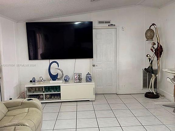 4th image of 1133 SW 130th Ave
