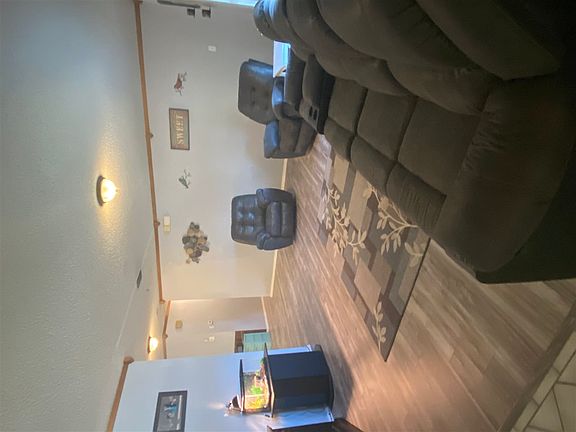 5th image of 701 La Jolla Ln