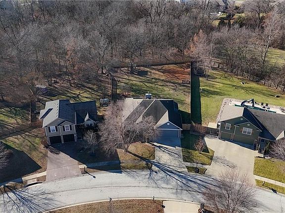 2nd image of 1614 NW Nicholas Dr