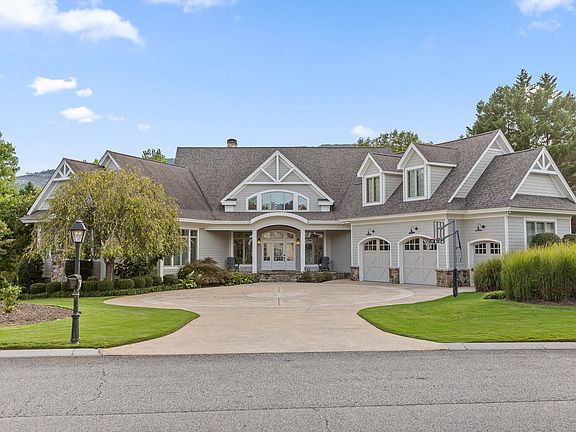 3rd image of 589 Magnolia Vale Dr