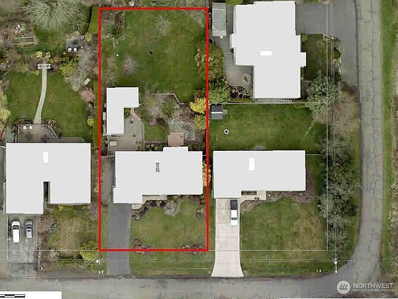4th image of 2808 Azalea Place
