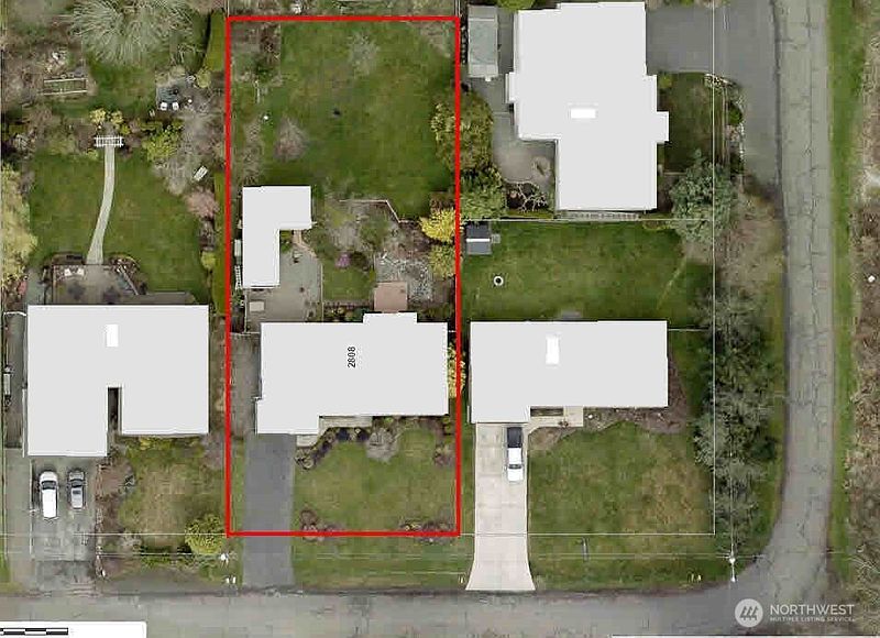 4th image of 2808 Azalea Place
