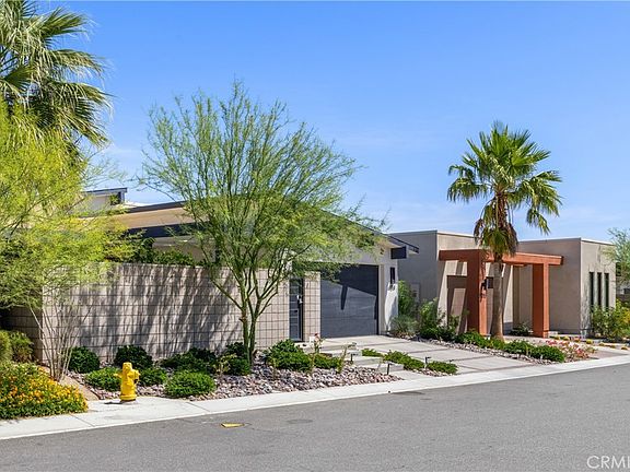 3rd image of 484 Fountain Dr