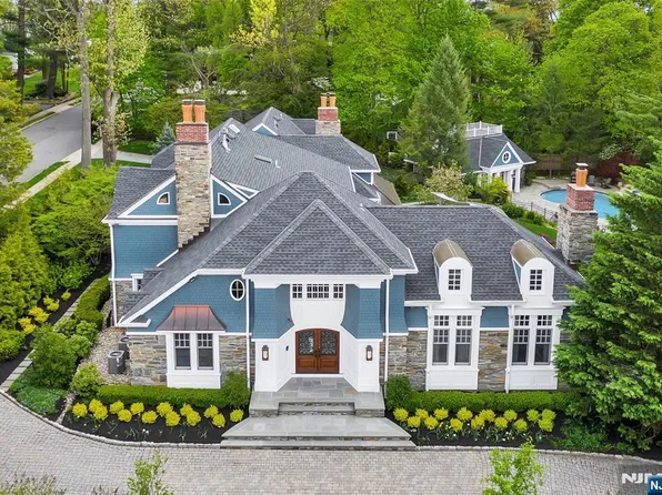 97 Heights Rd, Ridgewood, NJ 07450