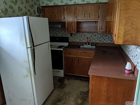 4th image of 6 Pine Pl