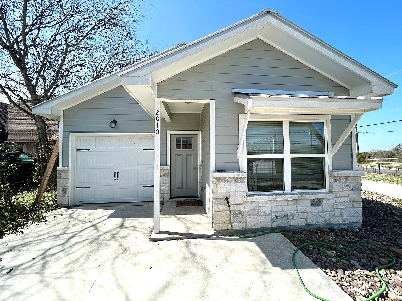 3 bed, 1140 sqft, $1,599 — Photo 2