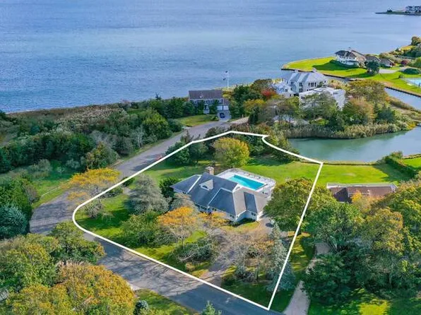 11 Woodcock Ln, Remsenburg, NY 11960