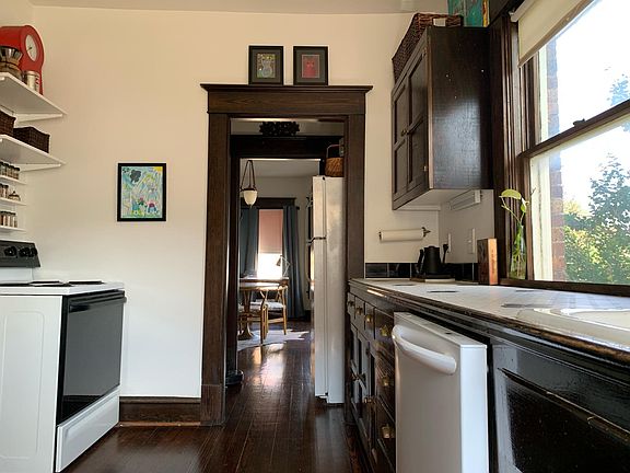3rd image of 410 W Daggett Ave #B