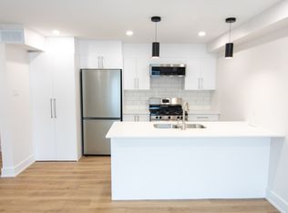 142 Young St #1C, Ottawa, ON K1Y 3P9