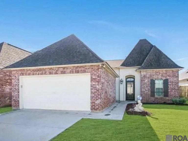 10394 Belle Isle Dr — Photo 1