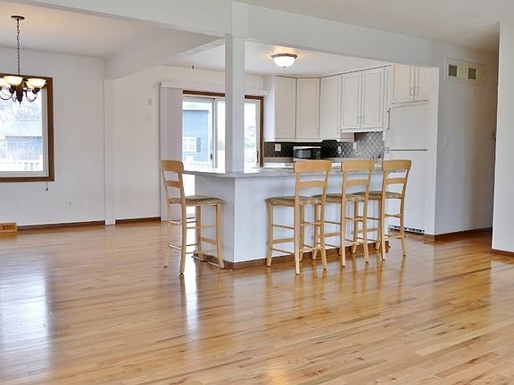 3rd image of 2835 N Lehman Rd