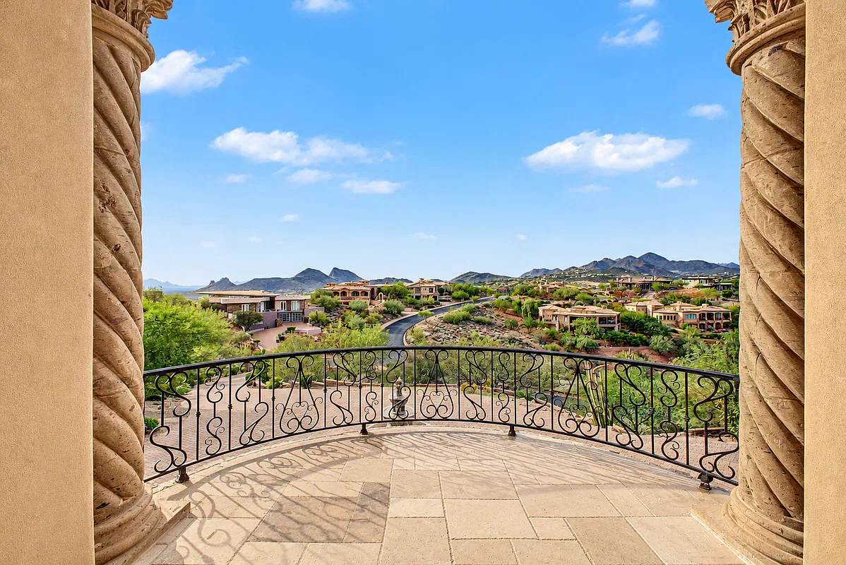 5 bed, 6.0 bath, 10157 sqft, $35,000 — Photo 3