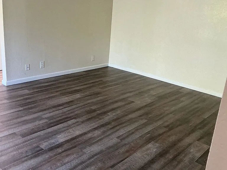 Laurel Glen — Photo 28
