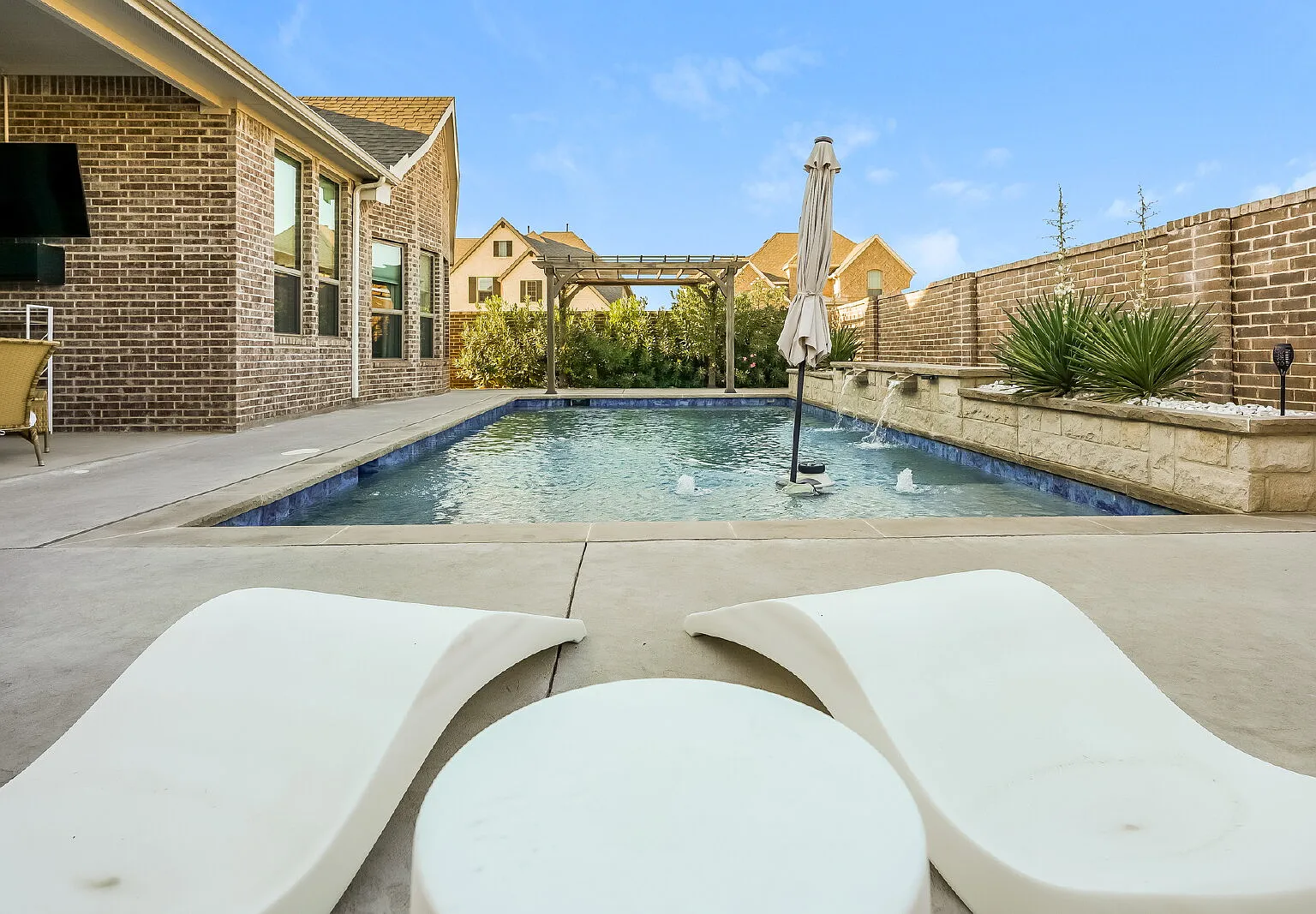 3 bed, 2.5 bath, 2539 sqft, $4,150 — Photo 4