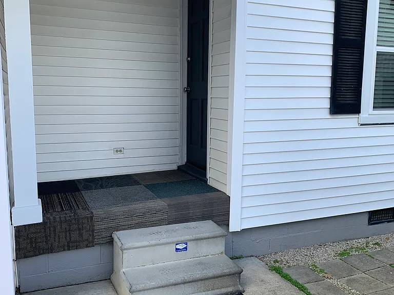 210 1/2 N Marine Ave — Photo 2