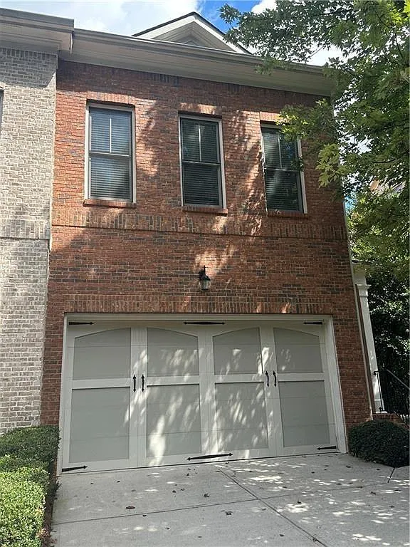 5 bed, 5.5 bath, 2626 sqft, $3,499 — Photo 2