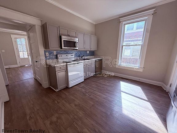 2nd image of 215 N Bellevue Blvd #1