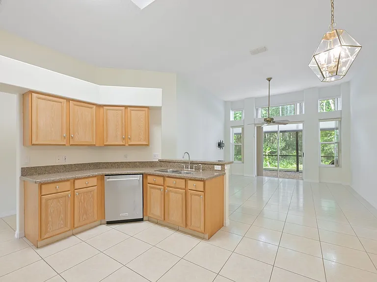 1147 Timber Trace Dr — Photo 12