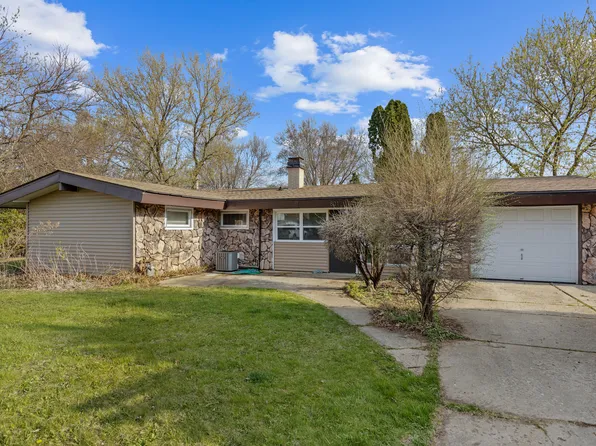 801 Barbara Ln, McHenry, IL 60051