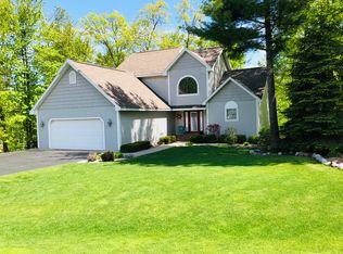 3699 Yorkshire Dr, Traverse City, MI 49686