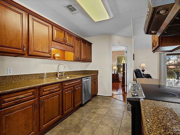 4th image of 2517 Southern Oaks Dr