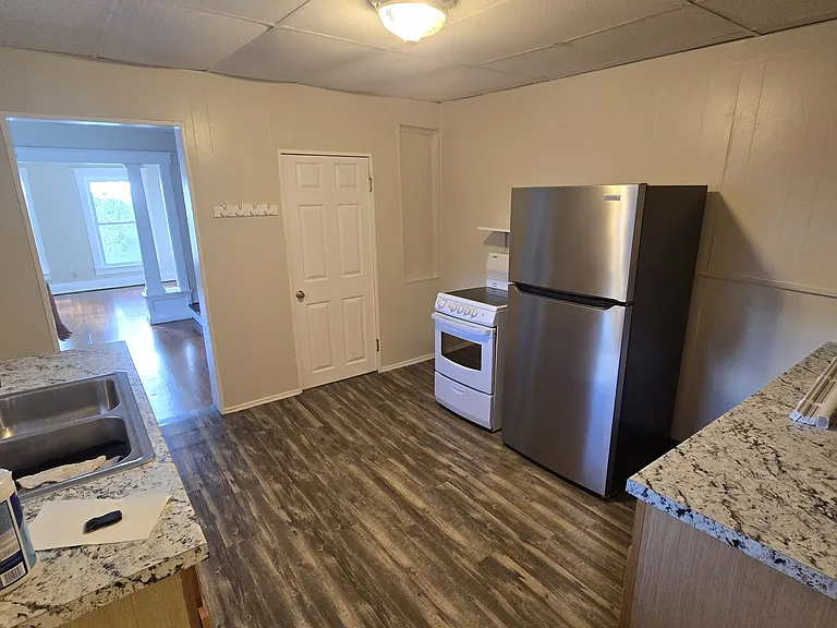 1015 Vine St — Photo 2