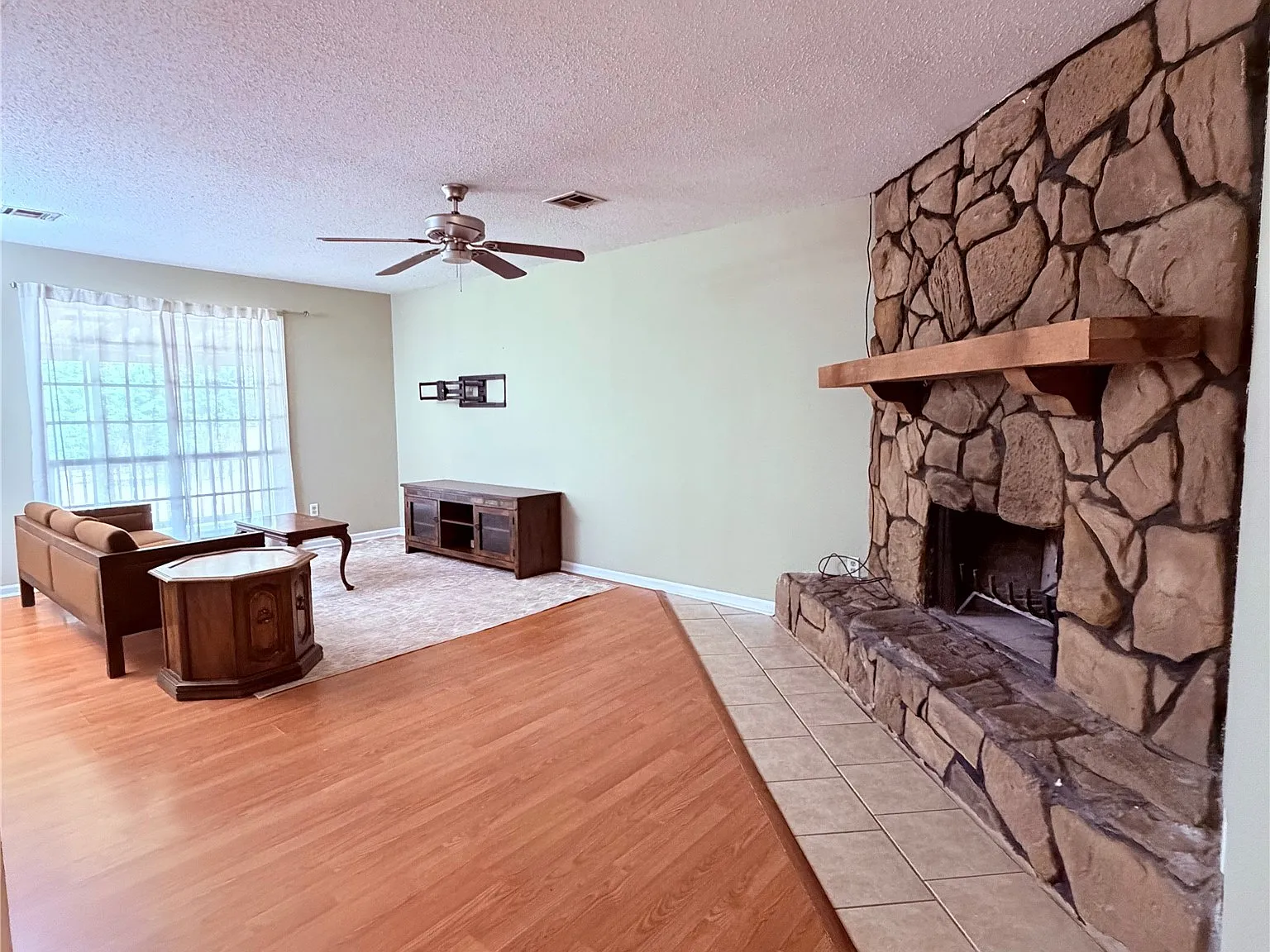 4 bed, 2.0 bath, 1473 sqft, $1,500 — Photo 4