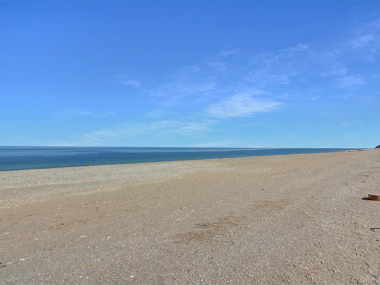 171 Harbor Beach Rd — Photo 8